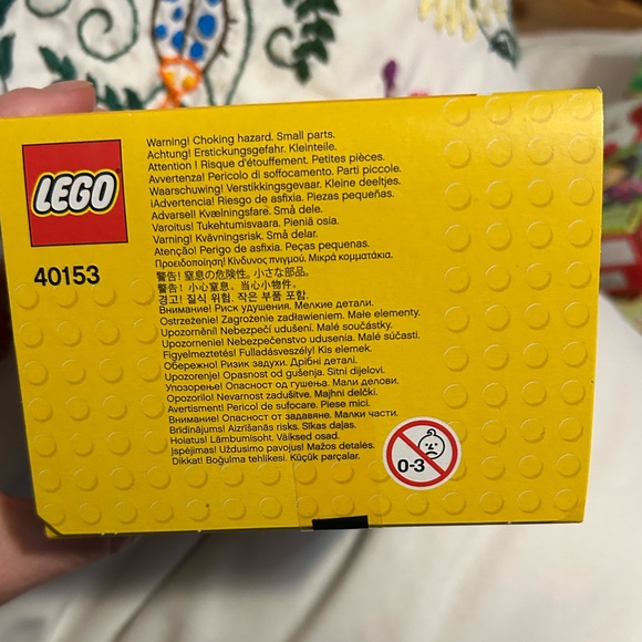 Retired, new LEGO® Iconic Birthday Table Decoration - Picture 7 of 11